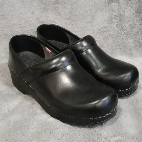 0804 Sanita Leather Clogs - Picture 8 of 8